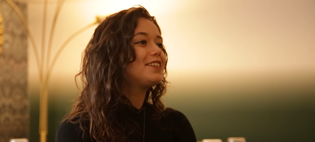 Reportage vidéo sur Valentine, Chanteuse, Comédienne, Danseuse : « Là, je prépare la sortie de …. »